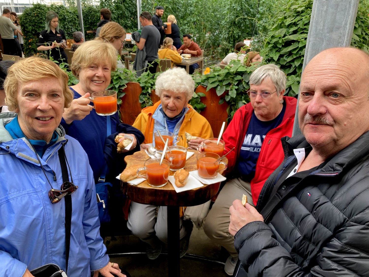 Pétur with guests over lunch